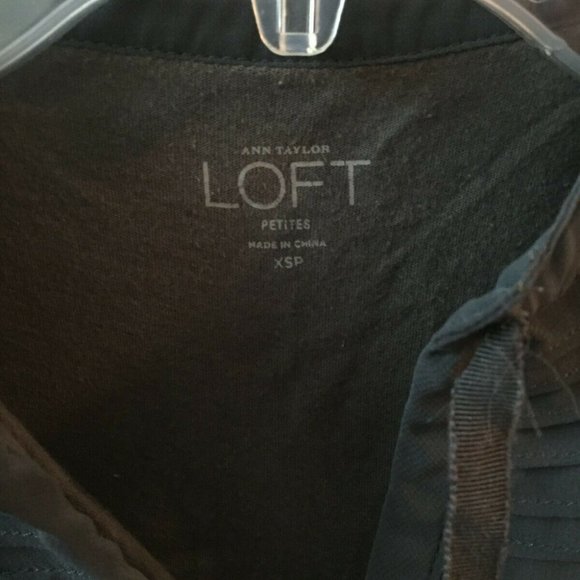 🔥LAST CHANCE! 5 for $15 Slate Grey Sleeveless V-Neck Ruffles Top XSP Tank - Picture 6 of 6